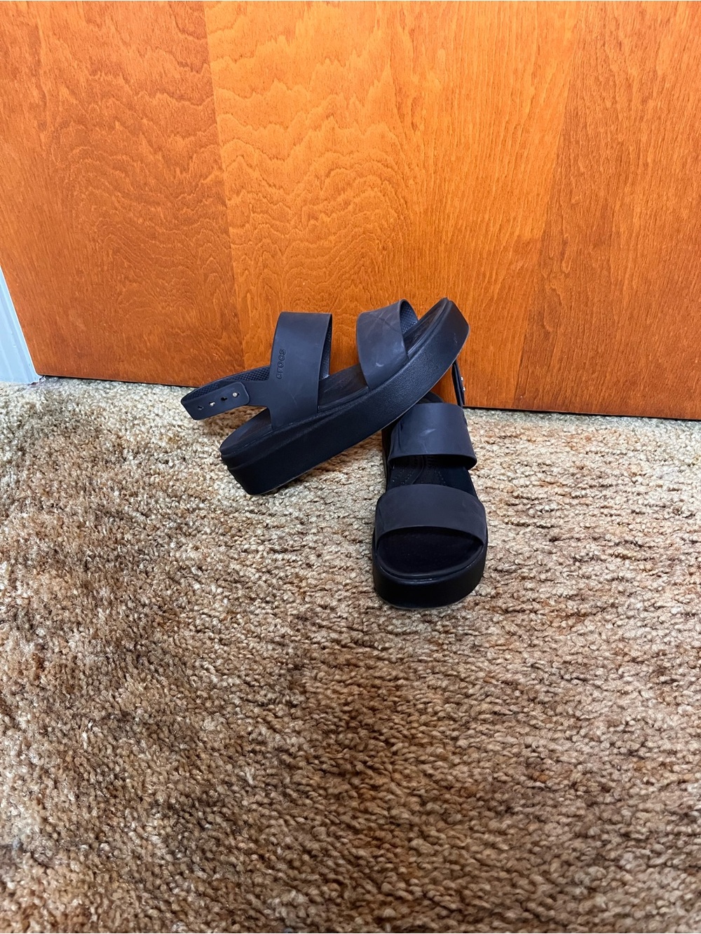 Crocs Brooklyn Wedge Women’s Black Platform Slide Sandals, size 7.